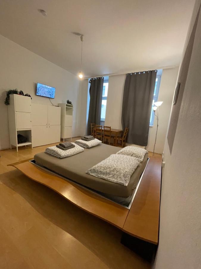 Schloss Belvedere Private Rooms Виена Екстериор снимка